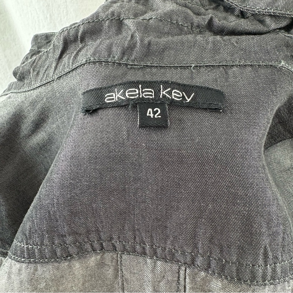 Akela Key Dark Charcoal Gray 3/4 Sleeve Tunic Style Button Down Top 42 - Picture 10 of 11